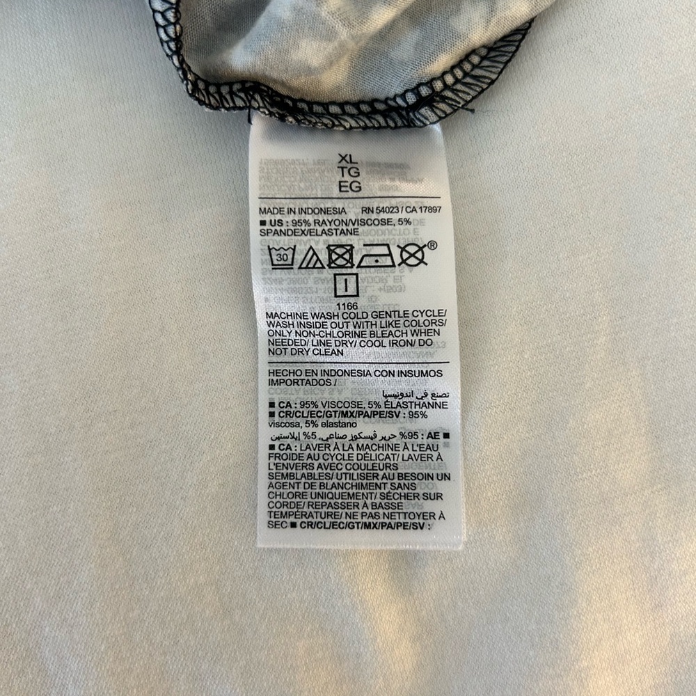 Old Navy Black and White Floral Long Sleeve Dress - Picture 9 of 10